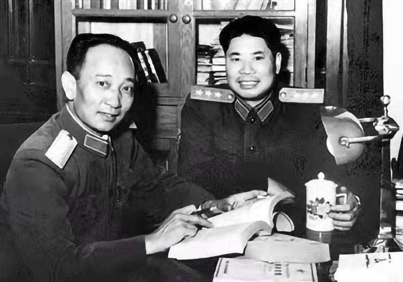 1645956266140363.jpg 2.孫繼先(左二)與楊得志_1.jpg